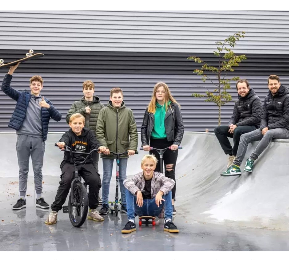 Jongeren op skatebaan Ommen